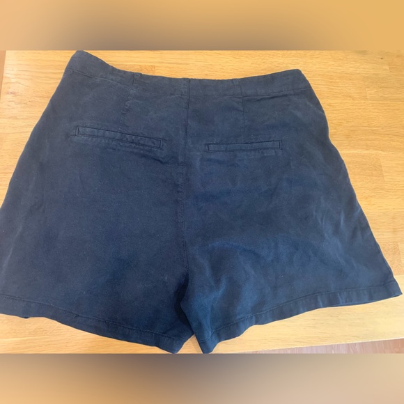 Vero Moda High waisted, paper bag shorts, Ladies size L. - Picture 3 of 8